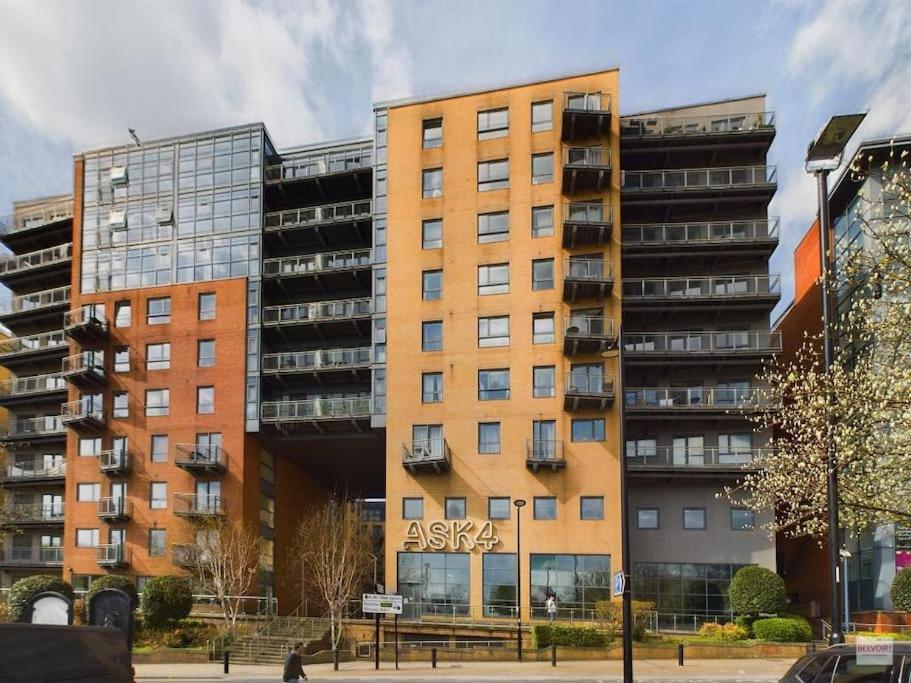 Stylish In Great Location, Parking Possible - West One