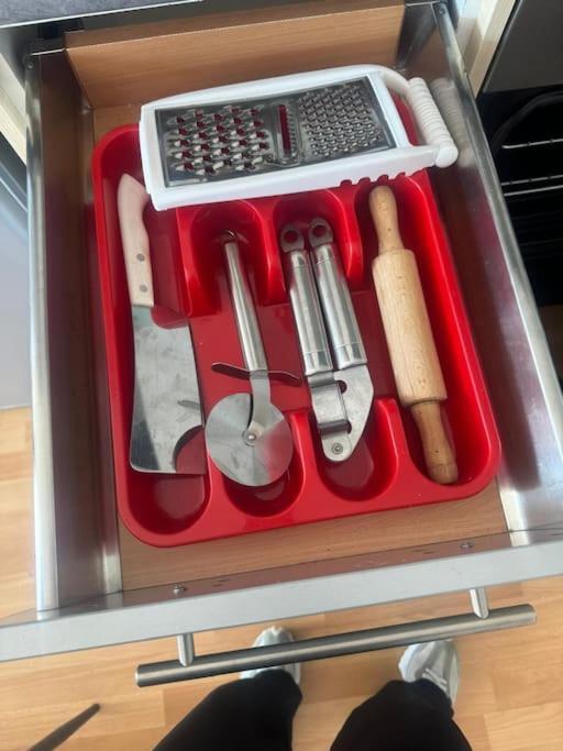 Stylish In Great Location, Parking Possible - West One * Sheffield