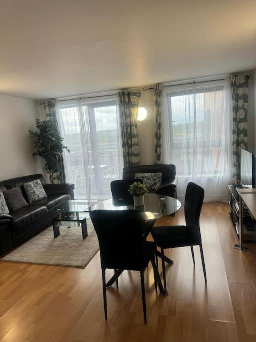 Stylish In Great Location, Parking Possible - West One *