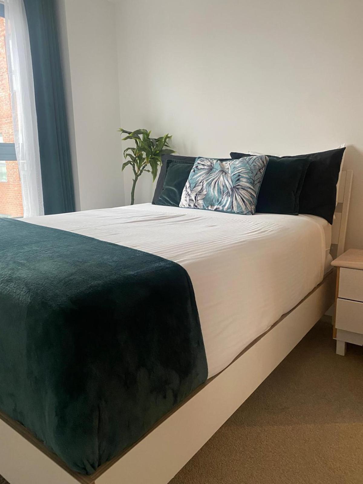 Stylish In Great Location, Parking Possible - West One Sheffield